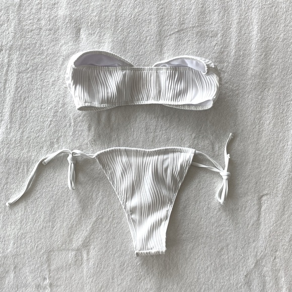 White and gold strapless Bikini - Picture 3 of 3